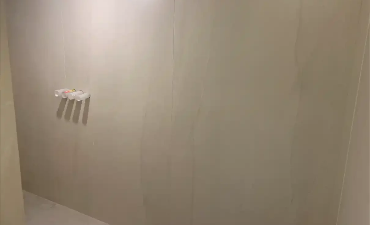 Badkamer met wandtegels